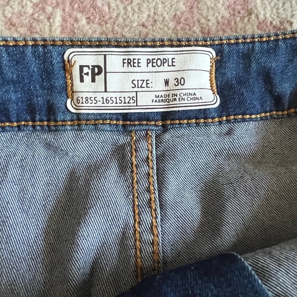 MOVING SALE
 🚨 Free People ultra large flare jeans size W 30 - Picture 6 of 7
